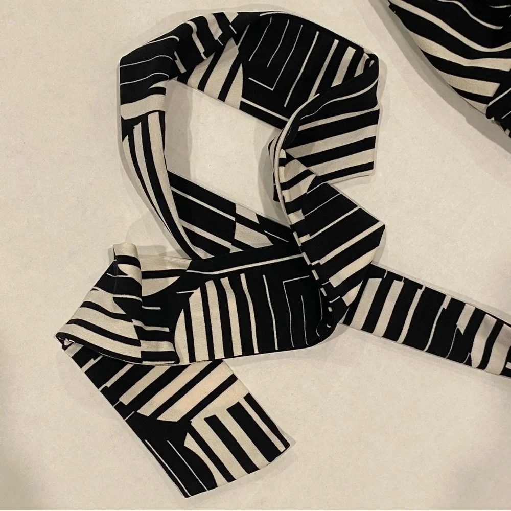 Liz Claiborne Black White Geometric V Neck Dress with Belt - NEW Size M